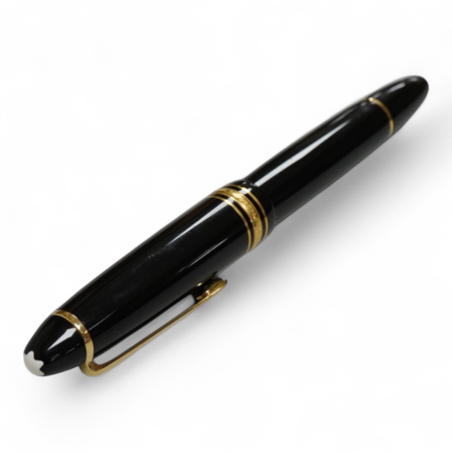 A Montblanc 146 fountain pen